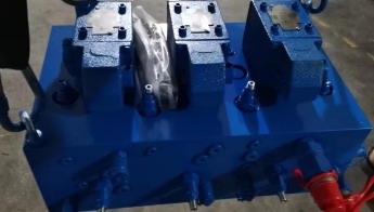 Hydraulic control valve for hatch cover