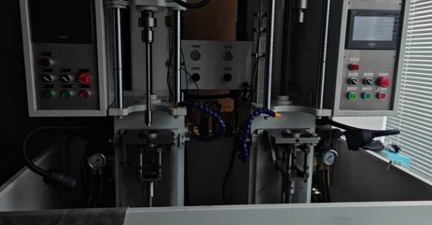 Deep hole hobbing machine